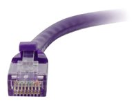 C2G Cat5e Booted Unshielded (UTP) Network Patch Cable - Koblingskabel - RJ-45 (hann) til RJ-45 (hann) - 50 cm - UTP - CAT 5e - formstøpt, uten hindringer, flertrådet - purpur 83658